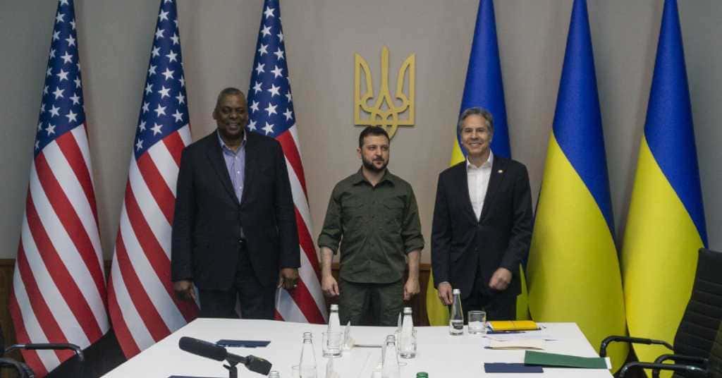 Це був перший офіційний візит США до Києва після того, як Росія розпочала війну проти України Держсекретар США та голова Пентагону відвідали столицю України