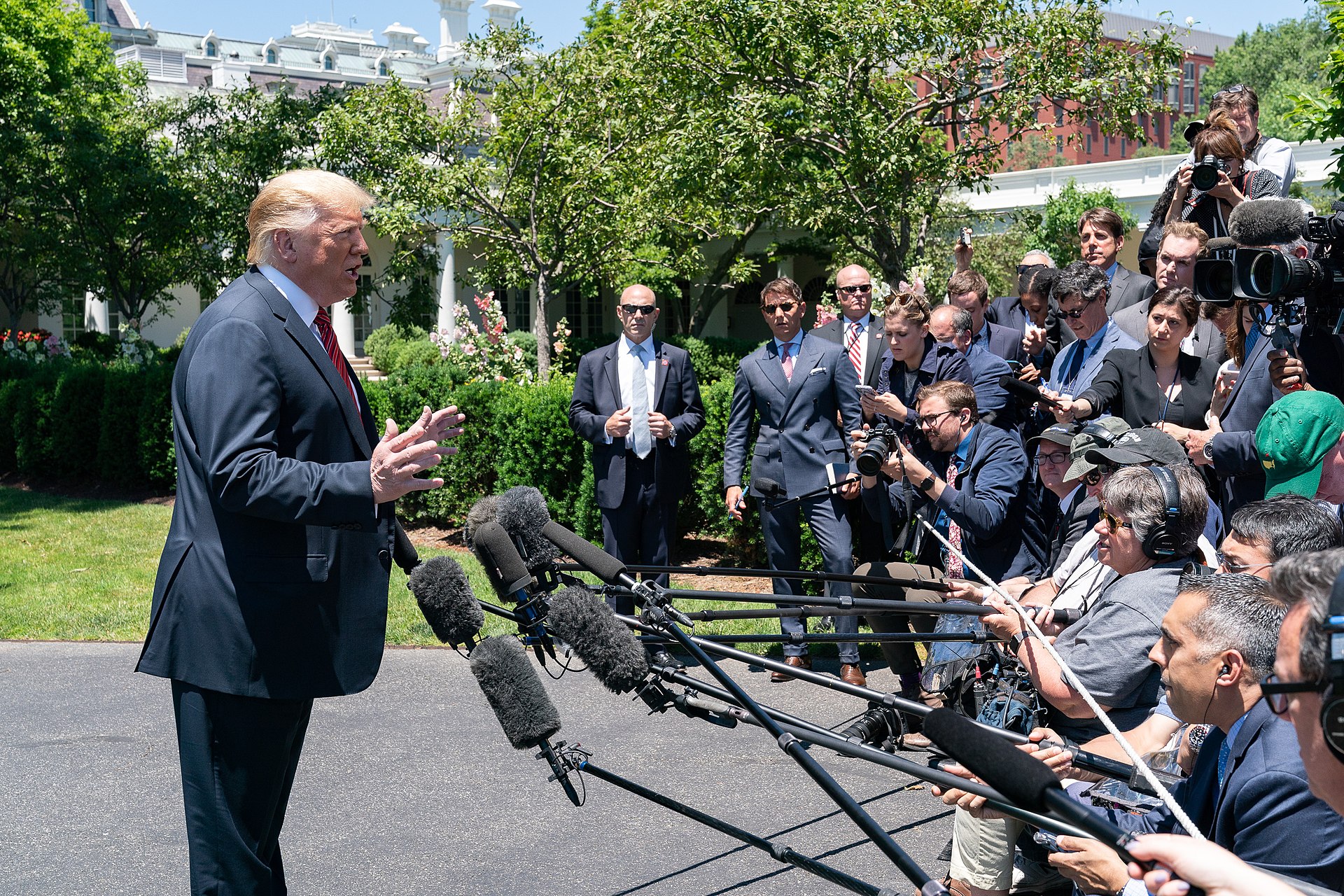 Трамп прибув до Швейцарії для участі в Давоському форумі