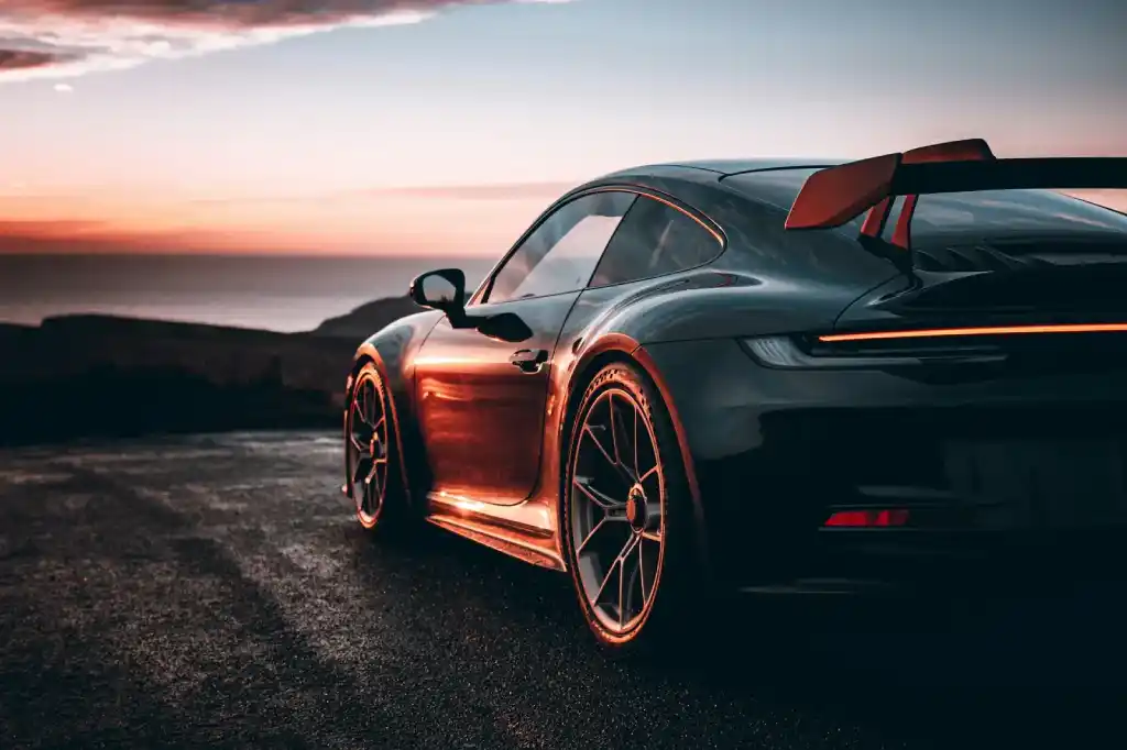 У Porsche заговорили про нову економію та звільнення Porsche