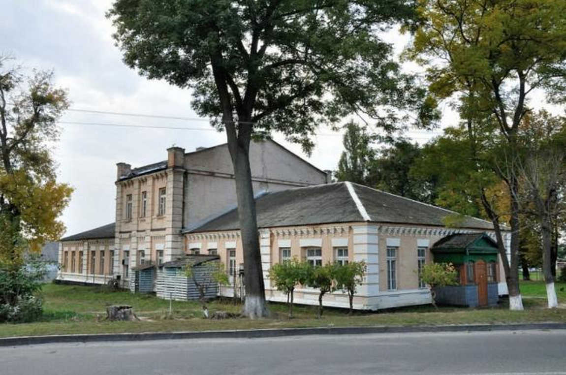Що робити з графським замком у Дубні?