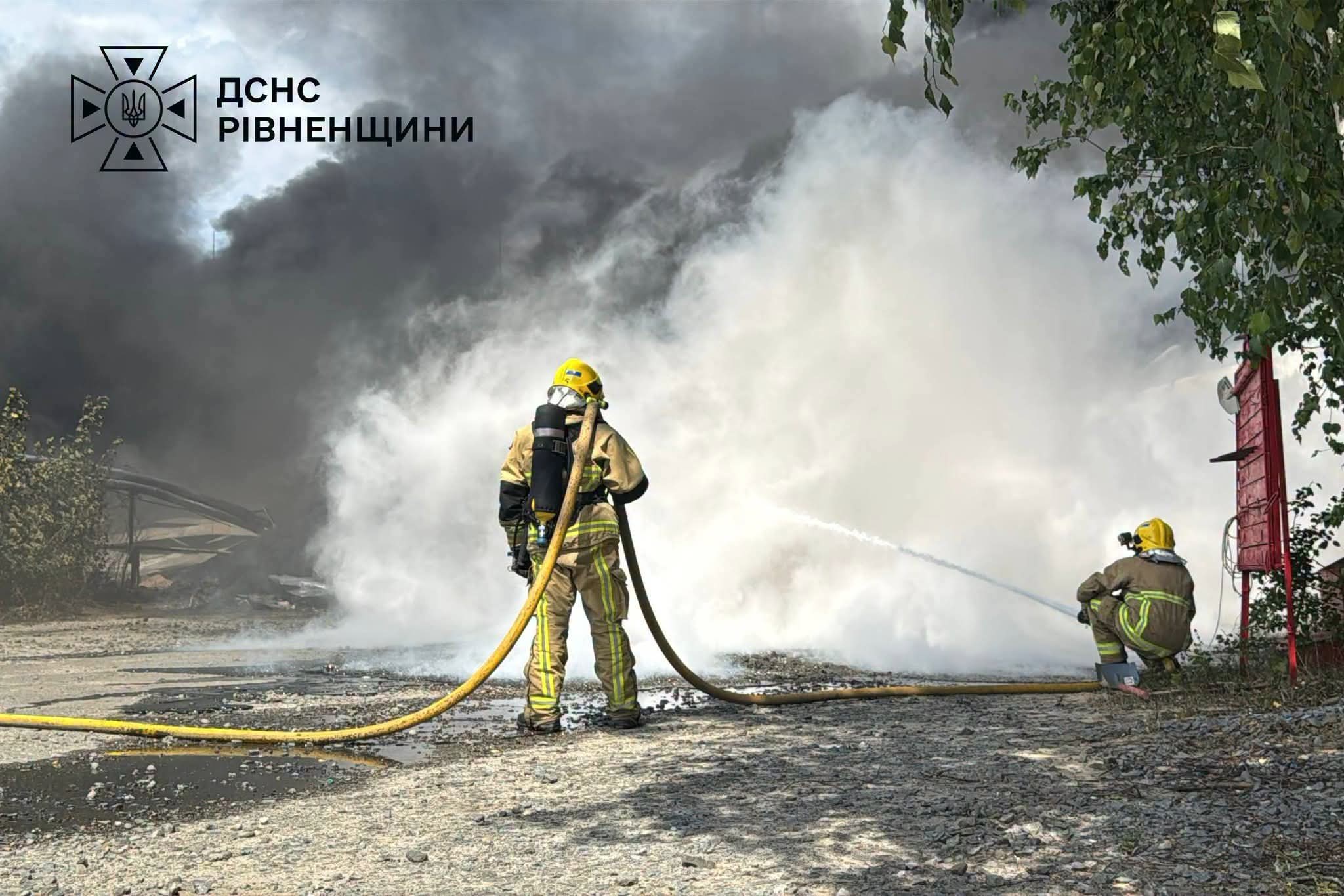 Припустили, чому на Рівненщині загорівся пінопластовий завод